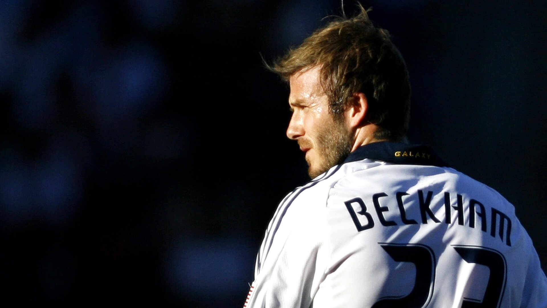 姆巴佩,那个在巴黎街头用速度撕碎命运的少年,正在用节奏掀翻世界