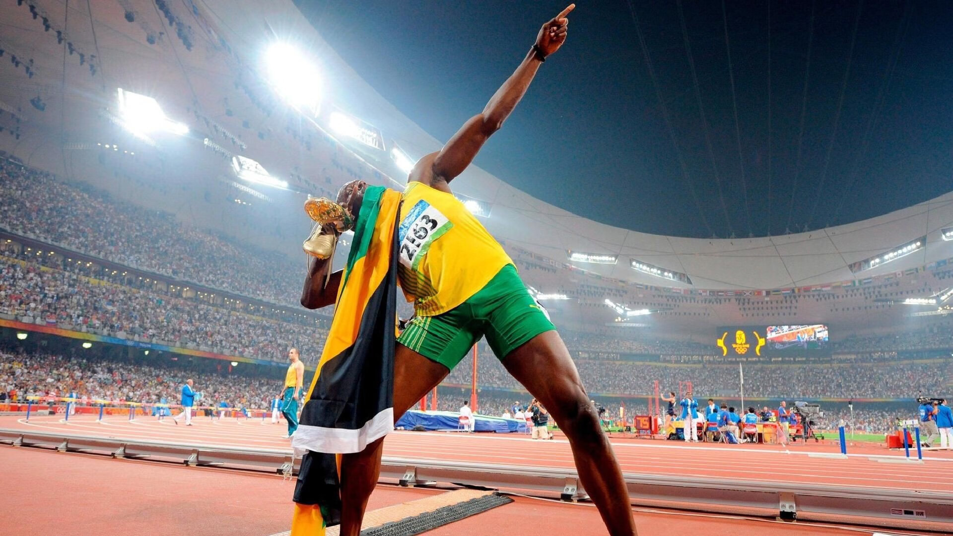 英格兰险胜巴黎，巴雷拉成为关键先生，当战术板上的名字成为历史书写者