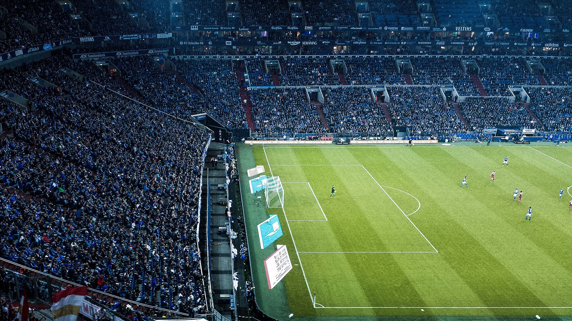 当南非足球掀翻德国药厂，F1揭幕战轮胎下的世界裂痕